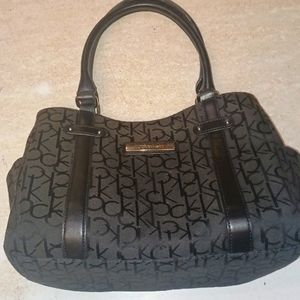 CALVIN KLEIN PURSE.